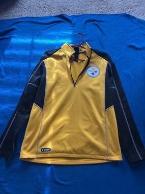NFL Men’s Gold and Black V-Neck Quarter-Zip Pullover